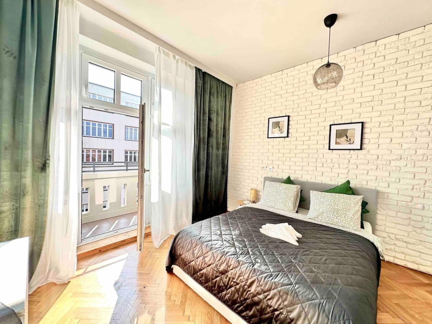 Kosciuszki P R I M E Suites คาโตวีตเซ ภายนอก รูปภาพ