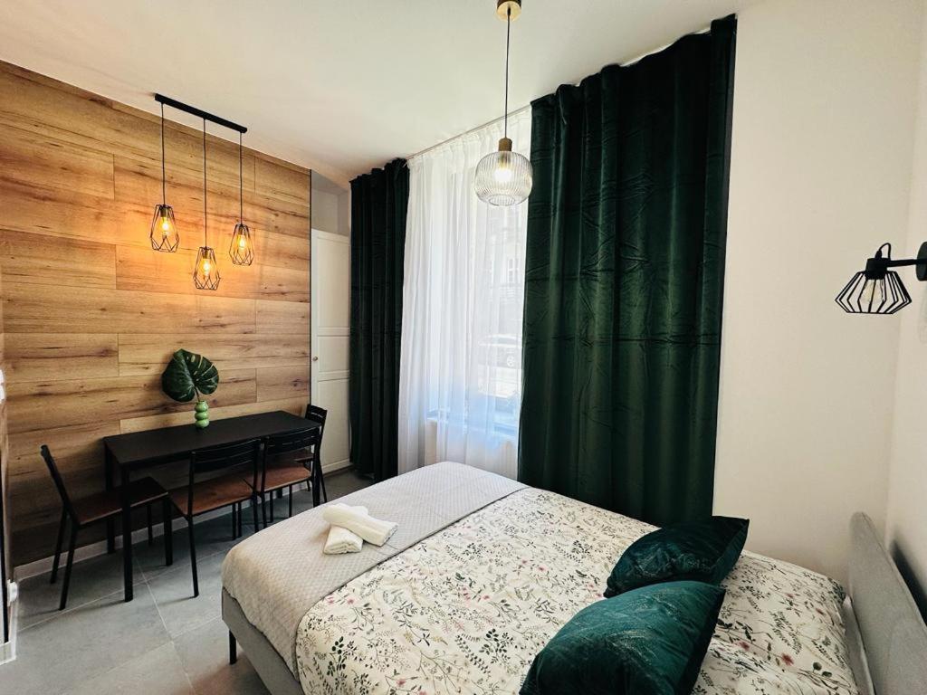 Kosciuszki P R I M E Suites คาโตวีตเซ ภายนอก รูปภาพ
