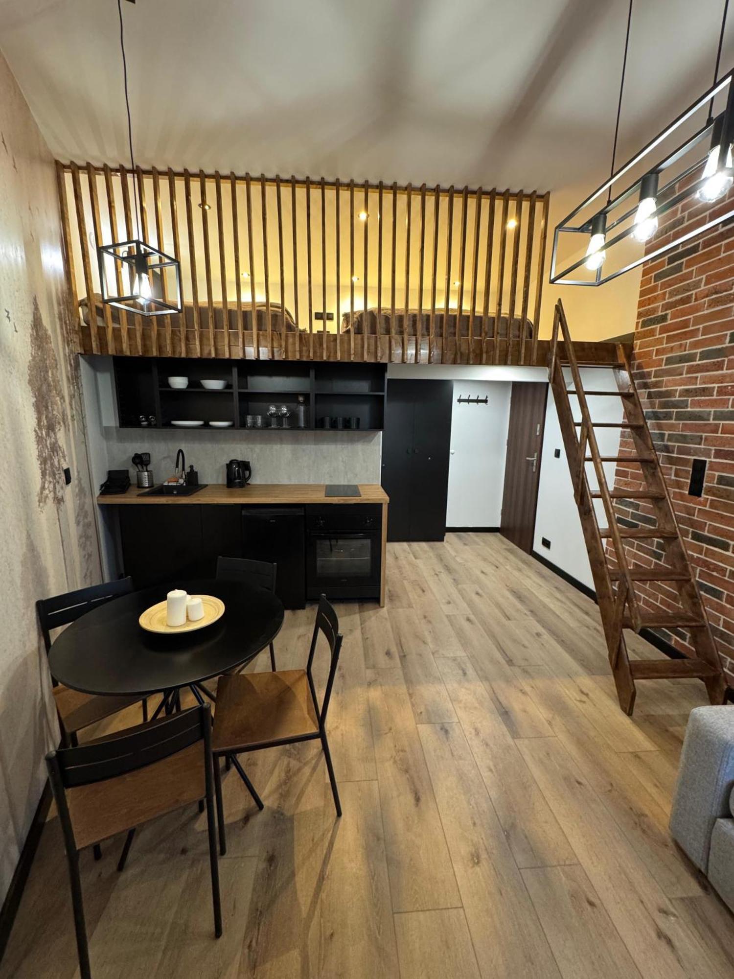 Kosciuszki P R I M E Suites คาโตวีตเซ ภายนอก รูปภาพ